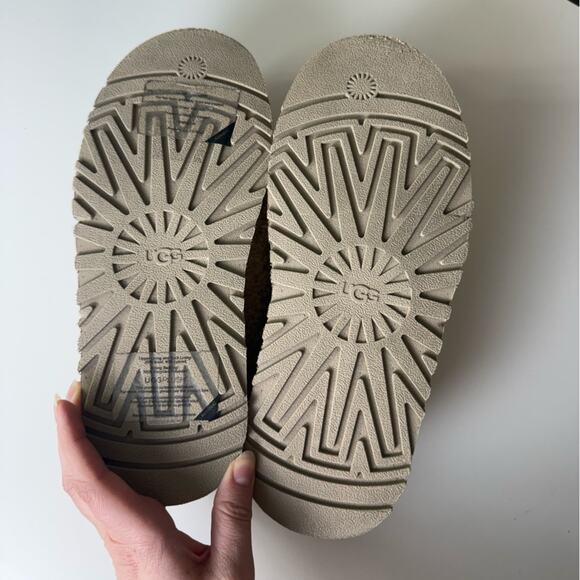 Ugg Maxi Curly Tazz Platform Slippers in Sand 6 - Picture 11 of 13
